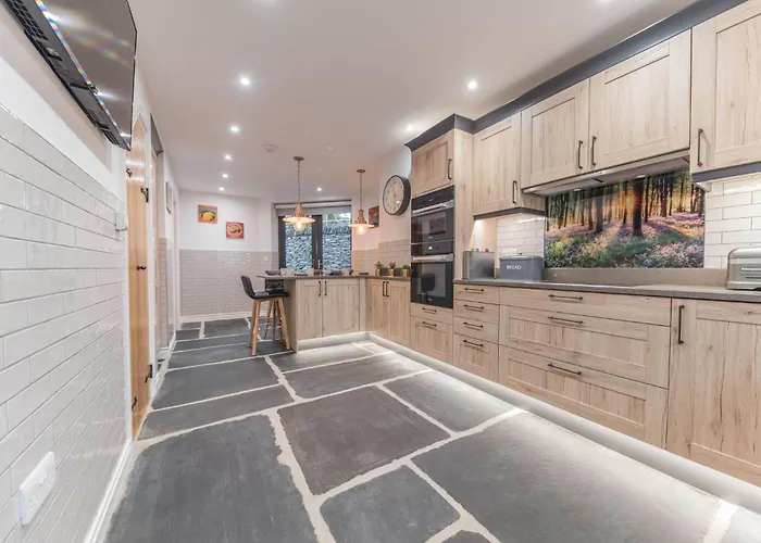 Cragg Cottage, Award-winning District Near