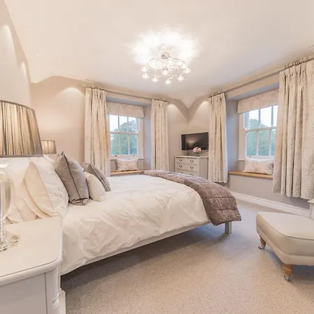 Cragg Cottage, Award-winning District Near